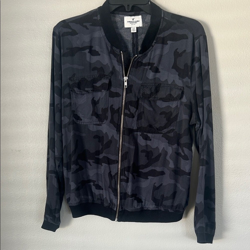 American Eagle Outfitters Black Camouflage Jacket Size Large